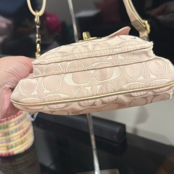 Coach Penelope Signature Jacquard Turnlock Pocket Swingpack Crossbody Bag (EUC) - Picture 12 of 16